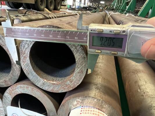 Soğuk çekilmiş ısı değiştiricisi, endüstriyel ısı aktarımı için 0,7MM-30MM duvar kalınlığı ve yuvarlak şekli olan çelik boru